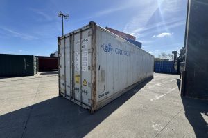 40 foot non operating container in white front view